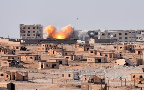 Thế giới tuần qua: Syria đang khép chặt vòng vây IS, chính trường Thái Lan bất ngờ dậy sóng